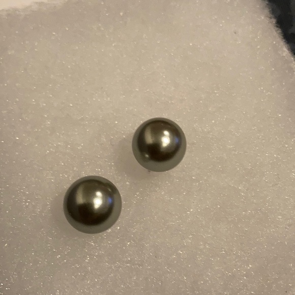 Grey Pearl Earrings - Picture 1 of 3